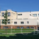 Architektura: budova sokolovny architektů Josefa Šlégla a Jaroslava Stránského; foto archiv Nebe 2005.