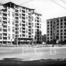 Architektura 2. poloviny 20. století a počátku 21. století: dům Experiment na křižovatce Mánesovy ulice a Lidické třídy; foto J. Dvořák, 1964.