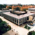 Architektura 2. poloviny 20. století a počátku 21. století: nákupní centrum Družba s doplňkovými objekty (1970—1975); foto O. Sepp 1998.