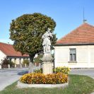 Adamov: socha sv. Jana Nepomuckého z roku 1755; foto Nebe 2018.