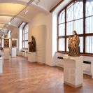 Alšova jihočeská galerie: bývalá kočárovna zámku Hluboká jako jeden ze sálů stálé expozice gotického umění AJG v roce 2015; foto Martin Vaněk.
