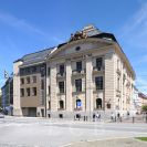 Architektura 2. poloviny 20. století a počátku 21. století: přístavba České národní banky z let 1995—1997, autorem je Jiří Skalický (*1953); foto K. Kuča 2010.
