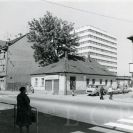Architektura 2. poloviny 20. století a počátku 21. století: stavba krajské polikliniky v roce 1977; sbírka J. Dvořáka; SOkA. 