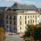 Bankovnictví: budova České národní banky na Lannově třídě č. 1; foto K. Kuča 2007.