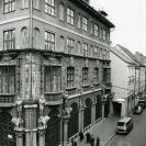 Bankovnictví: reprezentativní sídlo Městské spořitelny od 1913, pobočka Státní banky československé od 1951; sbírka J. Dvořáka; SOkA. 