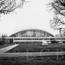 Böhm Bohumil: krytý plavecký stadion na Sokolském ostrově dostavěný 1971 podle návrhu architektů B. Böhma, J. Škardy a J. Vítů; archiv Nebe.