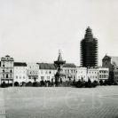 Černá věž: generální oprava 1983 pokryla celou věž lešením; sbírka J. Dvořáka; SOkA. 