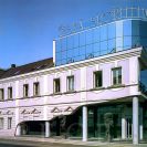 Česká spořitelna: bývalá pobočka na rohu Pražské třídy a Čéčovy ulice v 90. letech 20. století; archiv Nebe.