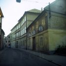 Česká ulice: jižní konec ulice u Solní branky kolem roku 1979, v popředí vpravo dochovaná část bývalého solního skladu; foto P. Šafr 1979.
