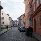 Česká ulice: průhled ulicí, vlevo bývalý solní sklad; foto Nebe 2020.