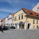 Česká ulice: skupina měšťanských domů s barokními průčelími; foto K. Kuča 2010.