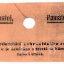 Druhá světová válka: varovná visačka na rozhlasové přijímače; sbírka D. Kováře.