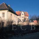 Dobrá Voda u Českých Budějovic: celkový pohled na areál poutního kostela s farou; foto K. Kuča 1998.