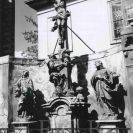 Dietrich Josef: sousoší Kalvárie umístěné před vchodem na Piaristické náměstí při České ulici; foto J. Dvořák, SOkA.