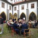 Dominikánský konvent: food festival Jíme Jih v rajském dvoře kláštera; foto Nebe 2022.