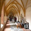 Dominikánský konvent: křížová chodba během food festivalu v klášteře; foto Nebe 2022.