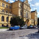 Dukelská ulice: Jihočeské muzeum na začátku Dukelské ulice, která směřuje z centra města podél břehu řeky Malše až k Malému jezu; foto Kuča 2007.