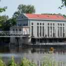 Funkcionalismus: Jiráskův jez z roku 1932 na Vltavě; foto Nebe 2020.