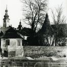 Gloriet: v popředí při Slepém rameni, v pozadí vpravo bašta Otakarka v Biskupské zahradě, 1920, sbírka J. Dvořáka; SOkA.