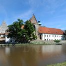 Gotika: západní průčelí kostela Obětování Panny Marie; foto K. Kuča 2010.