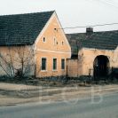 Městské vsi: statek v Homolích; foto K. Kuča 1998.