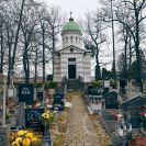 Hardtmuthové: historizující hrobka s byzantskými prvky z roku 1896 na hřbitově v Mladém; foto Nebe 2025.