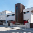 Havlíčkova kolonie: rodinný dům v ulici Kaplířova č. 13, kde hmota novostavby respektuje členění hmot původní zástavby; foto Nebe 2021.