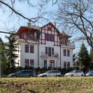 Havlíčkova kolonie: vila Karla Fabiána ve stylu geometrické moderny či secese byla vystavěna 1912—1913 stavitelem Františkem Petrášem; foto Nebe 2021.