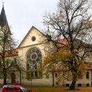 Historismus: novorománský kostel svatého Jana Nepomuckého, postaven v letech 1914–1915 podle projektu varnsdorfského stavitele Antona Möllera; foto NEBE 2023.