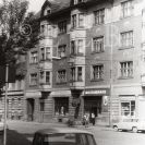 Hostince: U Černého koníčka na Žižkově třídě v roce 1971; sbírka J. Dvořáka; SOkA. 