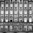 Hotel Slunce: secesní průčelí hotelu v 20. letech 20. století; ze sbírek Jihočeského muzea v Českých Budějovicích.