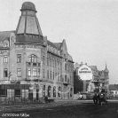 Hotely: hotel Grand a hotel Imperial naproti budově železničního nádraží na pohlednici; sbírka J. Dvořáka.