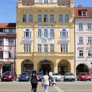 Hotely: hotel Zvon na náměstí Přemysla Otakara II. po rekonstrukci; foto K. Kuča 2010.