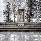 Hřbitovy: památník vojáků Rudé armády ve východní části hřbitova svaté Otýlie od autorů F. Mrázka a  J. Vítů (1956); foto Nebe 2021.