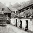 Jatky: dvůr Masných krámů v Krajinské třídě asi roku 1900, jatka zde byla provozována do roku 1899; sbírka J. Dvořáka; SOkA. 