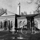 Krematorium: umrlčí komora adaptovaná 1924 – 1925 na krematorium na hřbitově svaté Otýlie, foto z 30. let 20. století; sbírka D. Kováře.