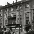 Kavárny: cukrárna a kavárna Pramenka v 80. letech 20. století; SOkA.