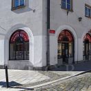 Koh-i-noor Hardtmuth: podniková prodejna v Široké ulici; foto Nebe 2022.