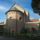 Kostel Růžencové Panny Marie: severovýchodní pohled na kostel; foto Nebe 2022.