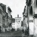 Krajinská třída: průhled ulicí směrem k Pražské bráně (demolována 1867); sbírka J. Dvořáka; SOkA. 