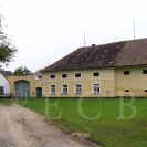 Litvínovice: usedlosti čp. 56 a 1; foto K. Kuča 2005.