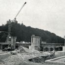 Lanna Adalbert: stavba jezu s vorovou propustí na Vltavě u Hluboké nad Vltavou 1933; podle Žákavec 1936.