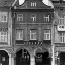 Lékárny: lékárna U Černého medvěda na náměstí Přemysla Otakara II. č. 8. ve 30. letech 20. století; ze sbírek Jihočeského muzea v Českých Budějovicích.