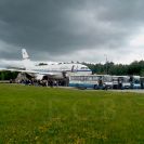Letiště České Budějovice: autobusy ČSAD Jihotrans odbavující belgické letadlo Airbus-A319 v rámci akce předsednictví ČR radě EU 2009; archiv LOZ České Budějovice.