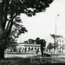 Mariánské náměstí: pohled od parku Na Sadech na zaniklé budovy restaurace Metropol a kina Grand Bio, 1943, sbírka J. Dvořáka; SOkA.