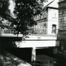 Mosty: nový železobetonový most přes Mlýnskou stoku na úrovni České ulice, 1992; sbírka J. Dvořáka; SOkA. 