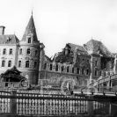 Druhá světová válka: Justiční palác po zásahu bombou 1945; sbírka J. Dvořáka.