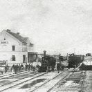 Nádraží (železniční): stará budova železničního nádraží na pohlednici z roku 1868; archiv I. Hajn.