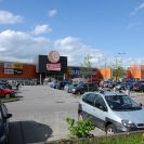 Nákupní centra: nákupní centrum Géčko se supermarketem Globus v Českém Vrbném; foto K. Kuča 2015. 