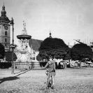 Náměstí Přemysla Otakara II.: severovýchodní část náměstí v roce 1935; sbírka J. Dvořáka; SOkA. 